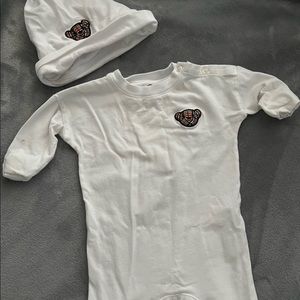 Onesie 0-3 months Burberry hat along with it